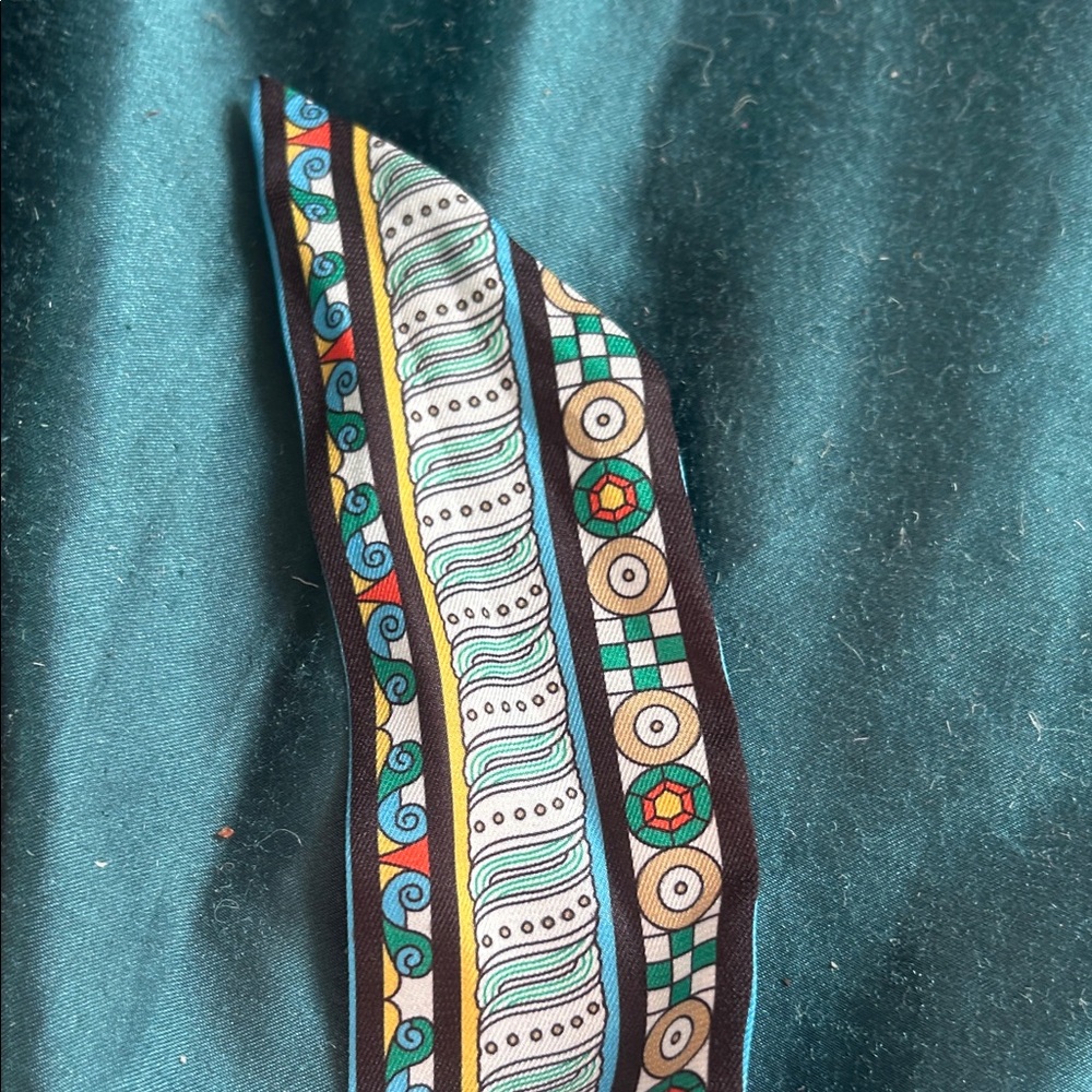 100% silk. Made in France. High quality scarf bracelet. With gold heart pendant! - Picture 13 of 16